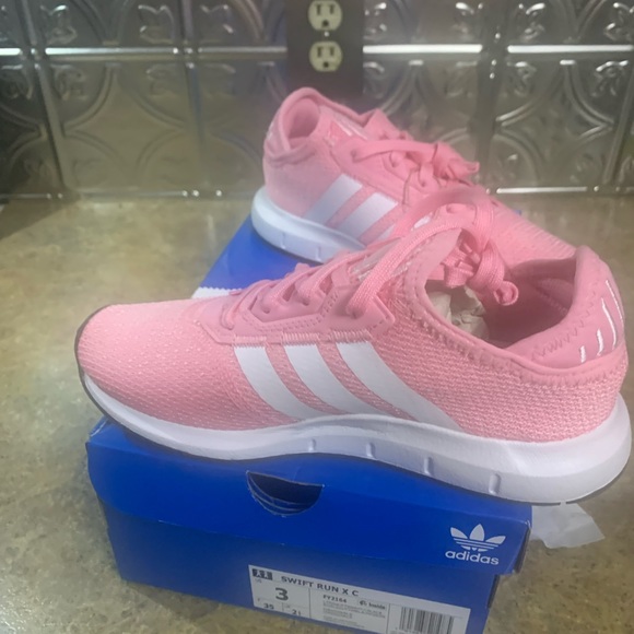 Adidas three stripe pink shoes BNIB!! Size 3 - Picture 2 of 7